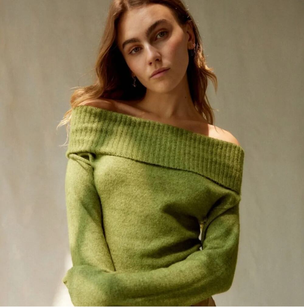 Silence + Noise Claudia Off-The-Shoulder Sweater in Olive Green